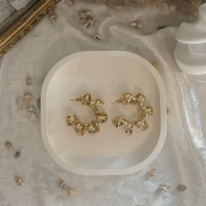 Kıvrımlı C Model Gold Küpe